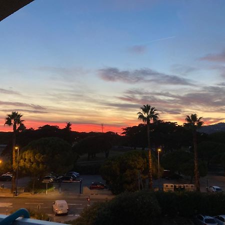 Escapade Au Port Apartment Hyeres Bagian luar foto