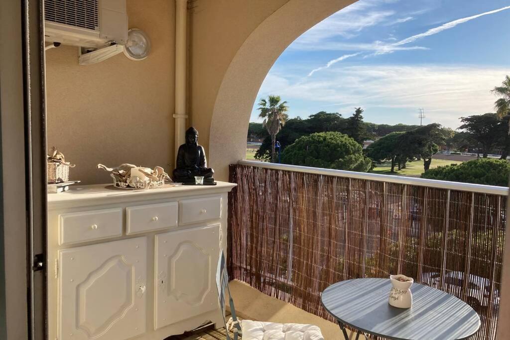 Escapade Au Port Apartment Hyeres Bagian luar foto