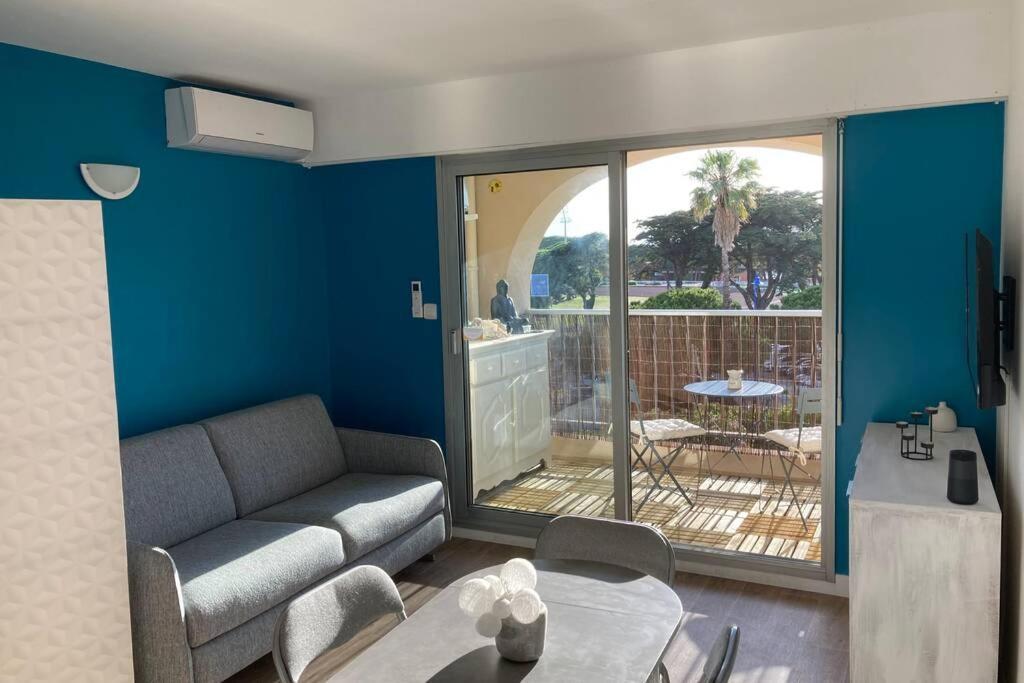 Escapade Au Port Apartment Hyeres Bagian luar foto